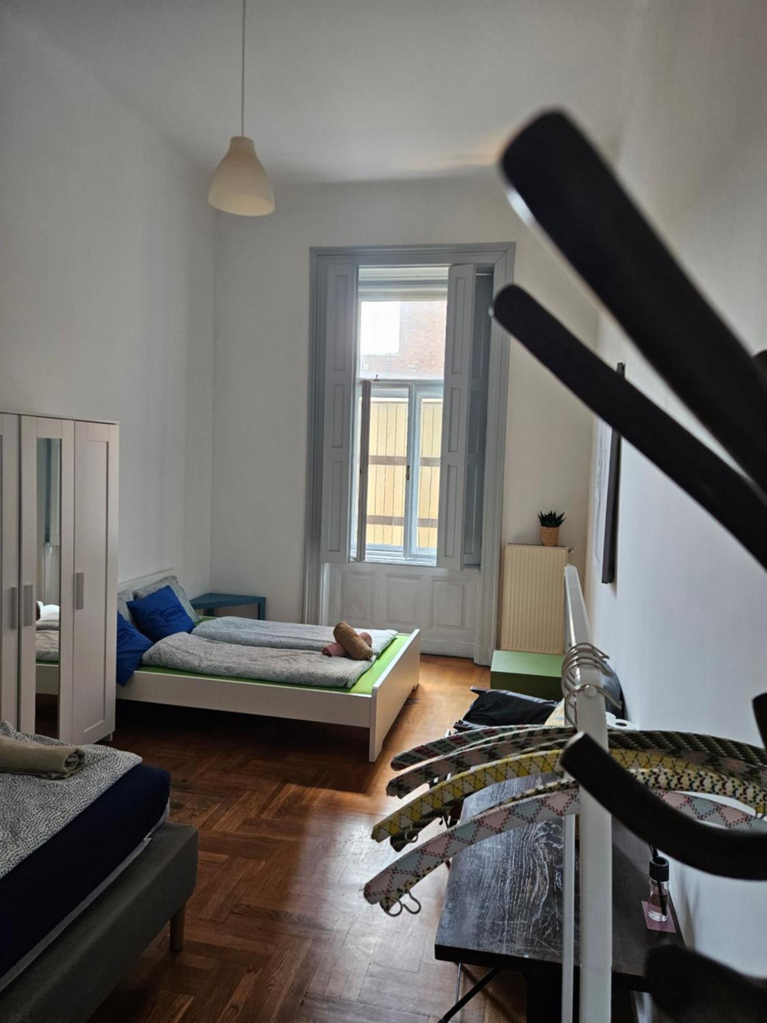 Ligeti Ruin Hostel Budapest Exterior photo