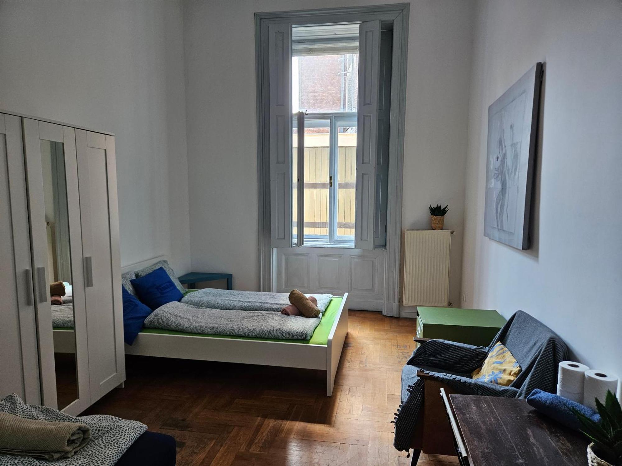 Ligeti Ruin Hostel Budapest Exterior photo